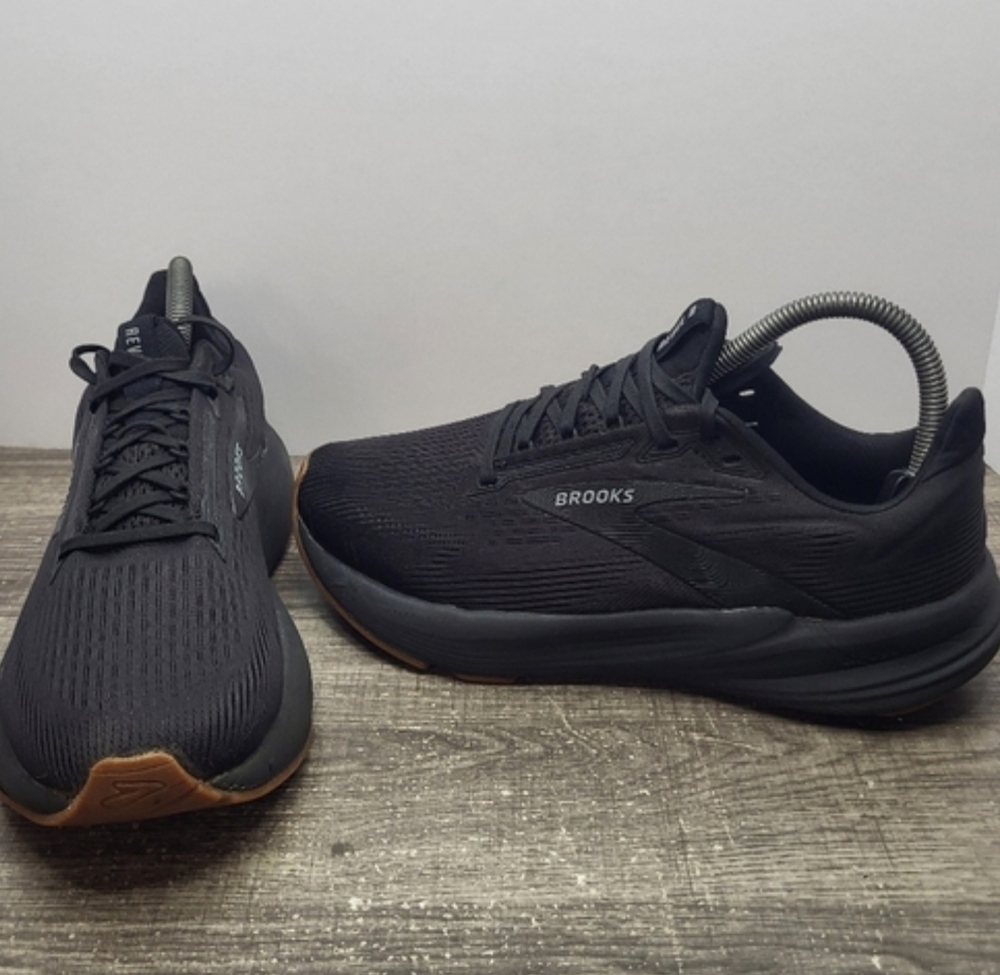 Brooks Revel 8 Black Gum Bottom  Shoes Women's Size 8.5 Running Shoes Sneakers